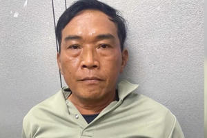 Bắt lái xe ôm dụ khách nước ngoài hút thuốc lá từ ống tẩu để trộm cắp tài sản Bắt lái xe ôm dụ khách nước ngoài hút thuốc lá từ ống tẩu để trộm cắp tài sản