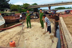 Quảng Nam: Liên tiếp phát hiện cát tặc hút cát trái phép dọc sông Thu Bồn