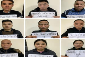 Khởi tố "ổ" xóc đĩa ăn tiền, dùng bộ đàm để liên lạc