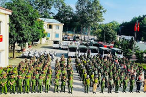 Công an huyện Long Thành tổng kiểm soát các phương tiện vận tải những tháng cuối năm