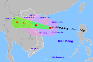 Bão Kajiki di chuyển nhanh và rất nguy hiểm, miền Trung mưa lớn