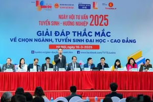 Thí sinh nộp hồ sơ dự tuyển các trường công an tại xã, phường