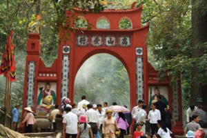 Nghiêm cẩn với di tích, thành kính với cha ông