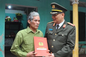 Thăng hàm cho chiến sĩ CSGT hi sinh khi bảo vệ Hội nghị Thượng đỉnh Mỹ - Triều Thăng hàm cho chiến sĩ CSGT hi sinh khi bảo vệ Hội nghị Thượng đỉnh Mỹ - Triều