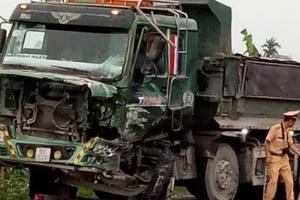 Hà Nam: Xe tải chở gà đấu đầu xe ben, 1 người tử vong