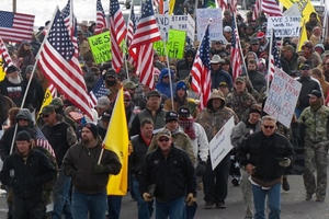 Người biểu tình có vũ trang chiếm tòa nhà liên bang ở Mỹ