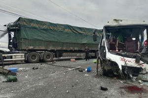 Tai nạn giữa 3 ô tô làm một người tử vong và nhiều người bị thương