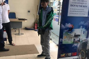 Vạch trần "thủ đoạn" của đối tượng mặc áo Grab trước khi cướp ngân hàng BIDV