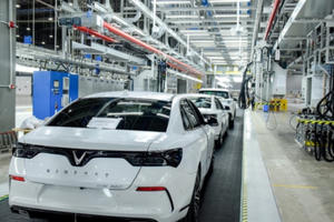 VinFast nộp ngân sách 5.000 tỷ đồng, Honda và Toyota "giảm sâu"