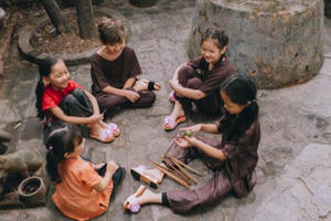 Trẻ nạp “vitamin” tinh thần và thể chất qua các bài hát đồng dao Trẻ nạp “vitamin” tinh thần và thể chất qua các bài hát đồng dao