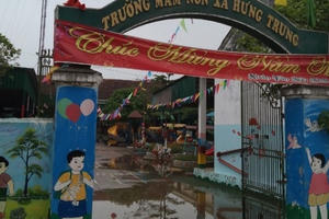 Trường ngập sâu, hàng trăm học sinh phải nghỉ học dù trời không mưa