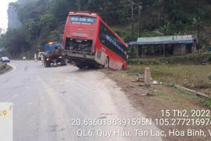 Hòa Bình: Va chạm với ô tô khách, người điều khiển xe máy tử vong tại chỗ