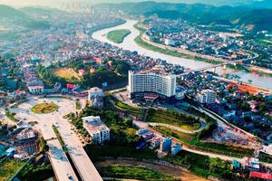 Lào Cai là nơi có "sông đầu nguồn, núi tuyệt đỉnh"