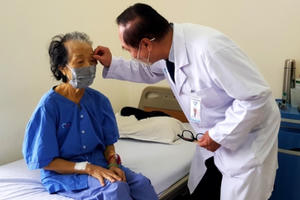 Cứu sống cụ bà 76 tuổi mắc ung thư đầu tụy với nhiều bệnh nền phức tạp