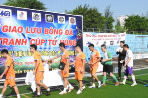 Giải bóng đá từ thiện "hướng về miền Trung"