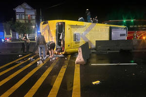 Công an bắt khẩn cấp tài xế xe khách tông dải phân cách khiến 3 người tử vong