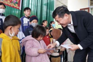 Nghệ An: Tết "ấm" đến với cô trò huyện miền núi Quỳ Hợp và Quỳ Châu