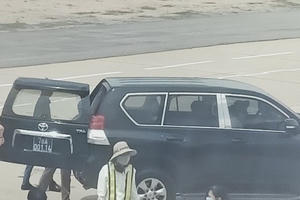 Cục Quản lý công sản nói gì về vụ xe biển xanh đón Phó Bí thư tỉnh Phú Yên ở máy bay