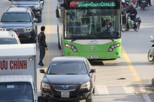Hà Nội: Xử lý nghiêm phương tiện cá nhân lấn làn xe buýt nhanh BRT