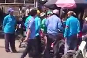 Nhóm xe ôm truyền thống đâm gục tài xế Grapbike