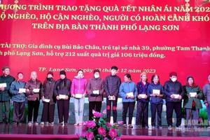 Lạng Sơn: Trao tặng 212 suất quà Tết trên địa bàn thành phố Lạng Sơn