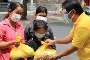 “Hạt vàng bưu điện” chung tay cùng cộng đồng vượt qua dịch COVID-19 “Hạt vàng bưu điện” chung tay cùng cộng đồng vượt qua dịch COVID-19