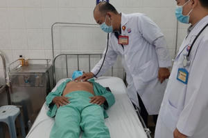 TP HCM: Người đàn ông 64 tuổi bị nhóm côn đồ đánh nhập viện