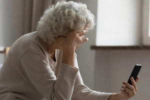 Cụ bà bị lừa mất gần 2 tỷ đồng khi nghe điện thoại giả danh Công an