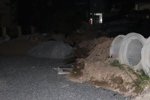 Hà Nội: Bàng hoàng phát hiện thi thể người phụ nữ trong khu đất trống chưa rõ nhân thân