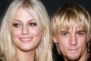 Aaron Carter nói bị chị gái cưỡng hiếp lúc nhỏ