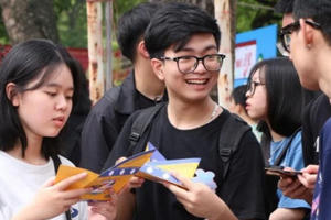 Tăng học phí: 'Đòn bẩy' trong tự chủ?