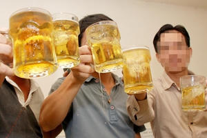 Điểm báo 9/12: Rượu bia khiến trí thức đổ bệnh... tâm thần
