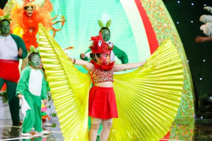 Thót tim với “Nữ hoàng ứng xử” 5 tuổi hóa Angry Bird bay trên không phá thành như phim