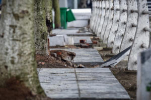 Dùng gạch bê tông vân đá lát vỉa hè Hà Nội