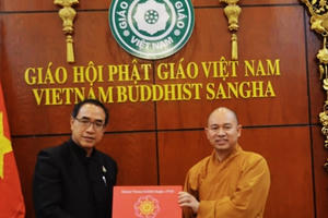 Đại sứ Đặc mệnh Toàn quyền Vương quốc Thái Lan tại Việt Nam làm việc với giáo hội Phật giáo Việt Nam