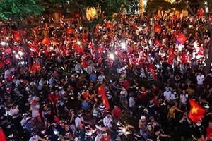 Thành phố đêm nay đầy sao! Thành phố đêm nay đầy sao!