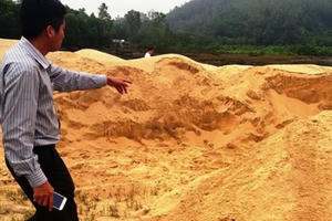 Nhiều bãi cát lậu trong 'vùng lõi' khu Chân Mây - Lăng Cô