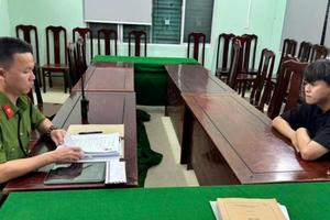 Nhân viên quán cà phê trộm tiền, vàng của chủ