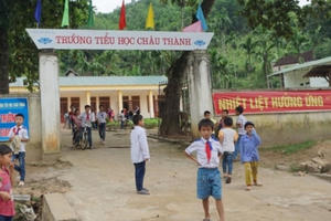 Hiệu trưởng tiểu học “ăn chặn” hàng nghìn hộp sữa của học sinh Hiệu trưởng tiểu học “ăn chặn” hàng nghìn hộp sữa của học sinh