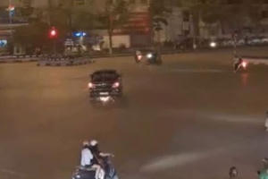 Ngang ngược vì đâu?