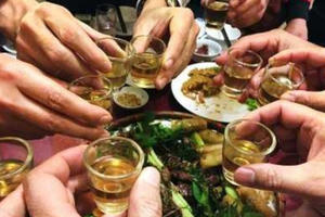 Mâu thuẫn từ việc ăn nhậu, đối tượng cầm dao cạo mủ cao su đâm chết người