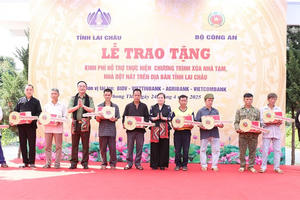 Bộ Công an trao 66 tỷ đồng hỗ trợ tỉnh Lai Châu xoá nhà tạm, nhà dột nát