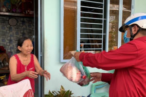 Những chuyến xe chở đầy “nghĩa tình” người dân Quảng Ngãi san sẻ cùng TP HCM