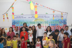 Hội đồng họ Trần Việt Nam: Tặng 500 phần quà Trung Thu cho học sinh nghèo 4 tỉnh ĐBSCL