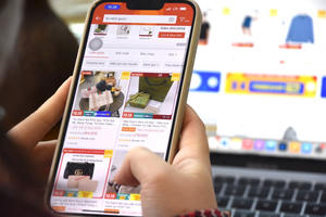Đề xuất phạt tù đến 10 năm với người bán hàng giả qua mạng
