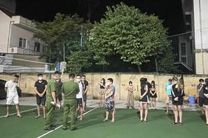 Đột kích nhà nghỉ trong đêm, phát hiện hàng chục nam, nữ thanh niên tụ tập nghi sử dụng ma túy