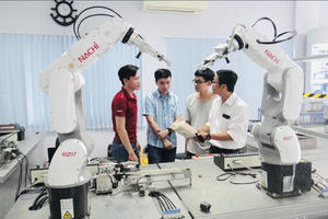 Bài 2: Giải pháp phát triển nguồn nhân lực chất lượng cao khu vực công Đông Nam Bộ