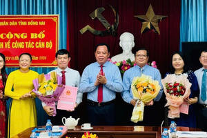 Đồng Nai tổ chức trao các quyết định về công tác cán bộ Đồng Nai tổ chức trao các quyết định về công tác cán bộ