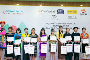 Hoa hậu H'hen Niê hóa cô gái dân tộc H'Mông tham gia hoạt động cộng đồng tại Đà Nẵng