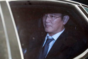 Phó Chủ tịch Tập đoàn Samsung Lee Jae-yong chính thức bị bắt giữ